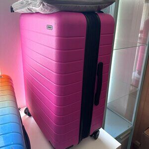 Away Travel Island Pink Medium Flex Suitcase Luggage Limited Edition EUC